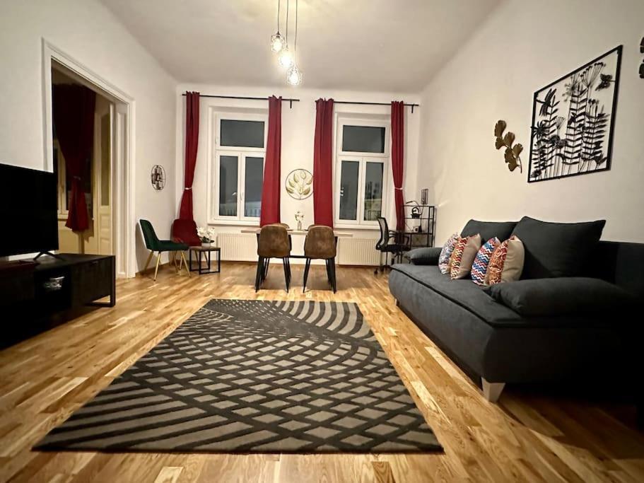 Klimatisierter Wiener Altbauflair Im Zentrum Wiens Extérieur photo