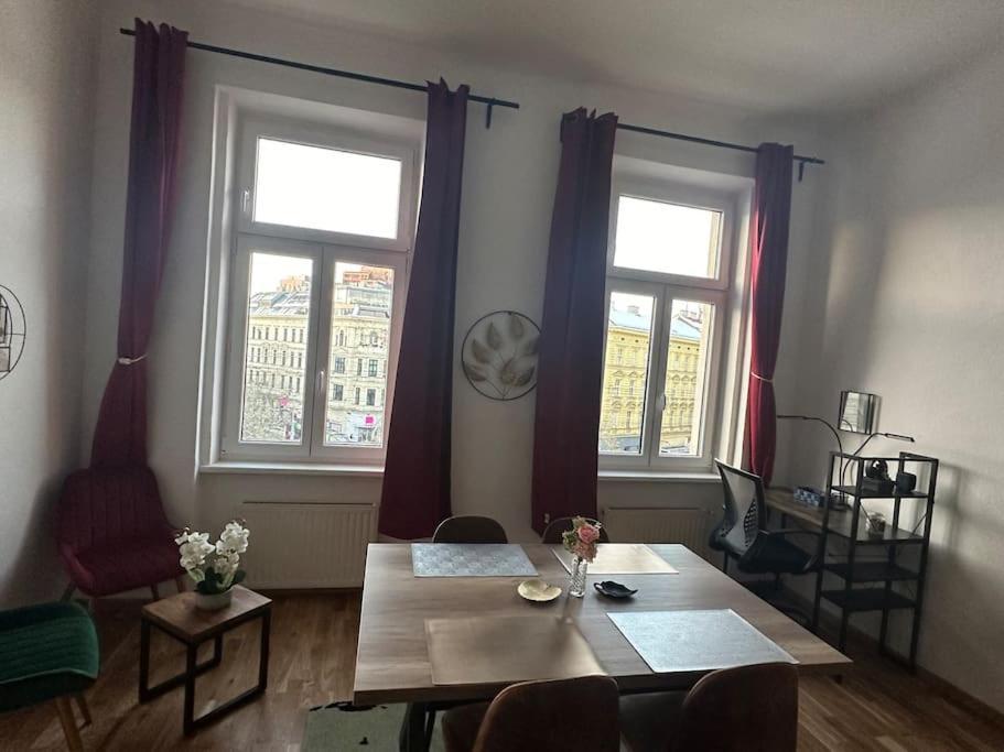 Klimatisierter Wiener Altbauflair Im Zentrum Wiens Extérieur photo